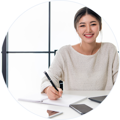 接客・販売からWEBディレクターへ転身した卒業生のポートレート