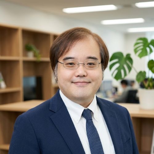 公務員からプロダクトマネージャーへ転身した高橋直樹さんのポートレート